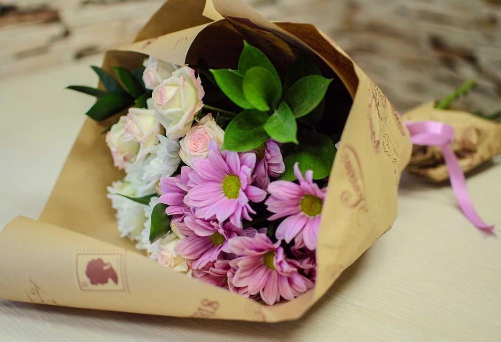 Букет цветов из: Розы и Хризантемы в Первомайский