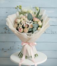 Букет цветов из:  Розы и Лизиантусы в Первомайский