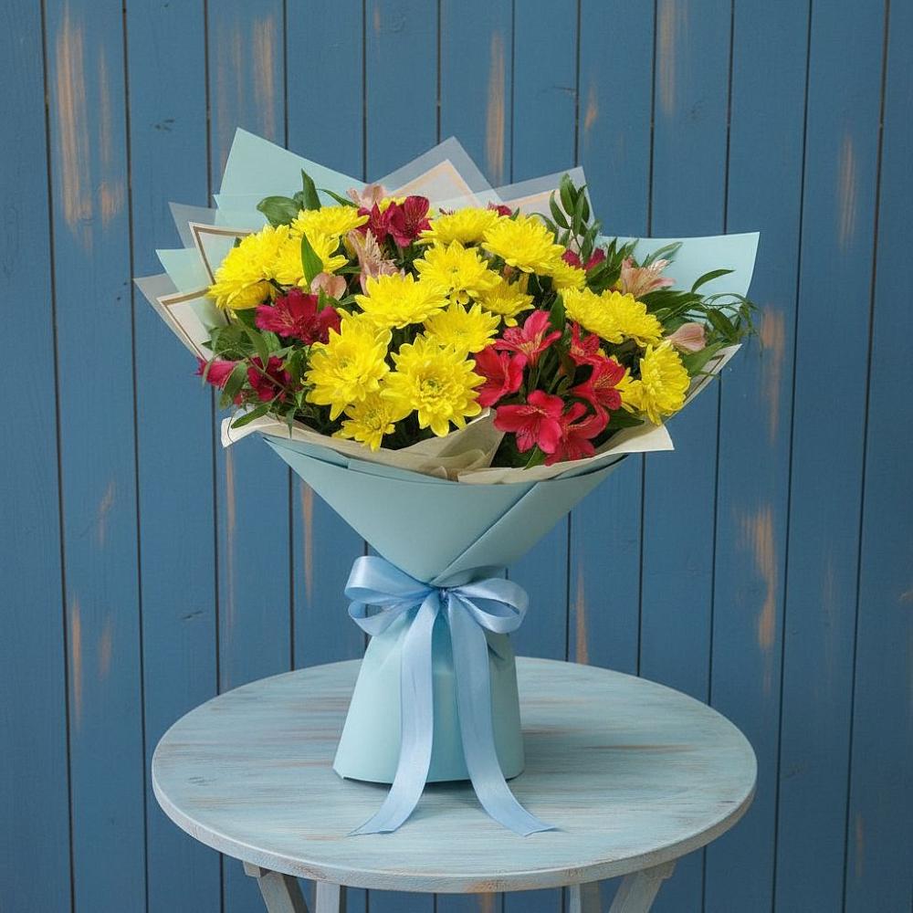 Букет цветов из: Альстромерии и Хризантемы в Первомайский