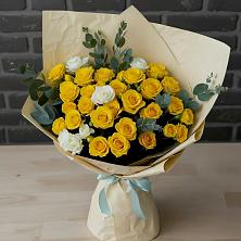 Букет цветов из:  Розы в Первомайский