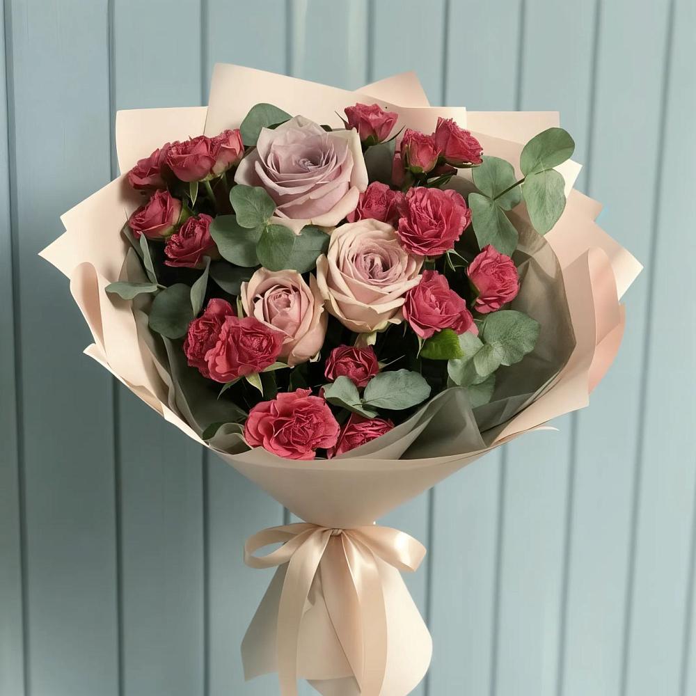 Букет цветов из: Гвоздики и Розы в Первомайский