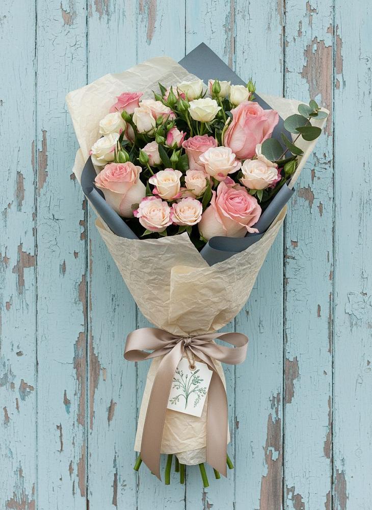 Букет цветов из: Розы в Первомайский