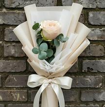 Букет цветов из:  Розы в Первомайский