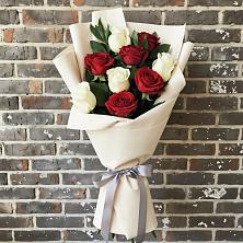 Букет цветов из:  Розы в Первомайский