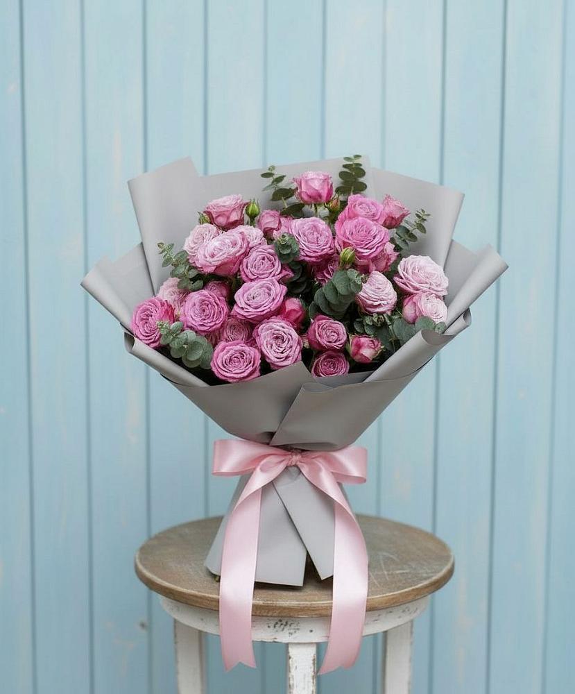 Букет цветов из: Розы в Первомайский