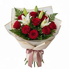Букет цветов из:  Лилии и Розы в Первомайский