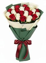 Букет Микс из красных и белых роз в Первомайский