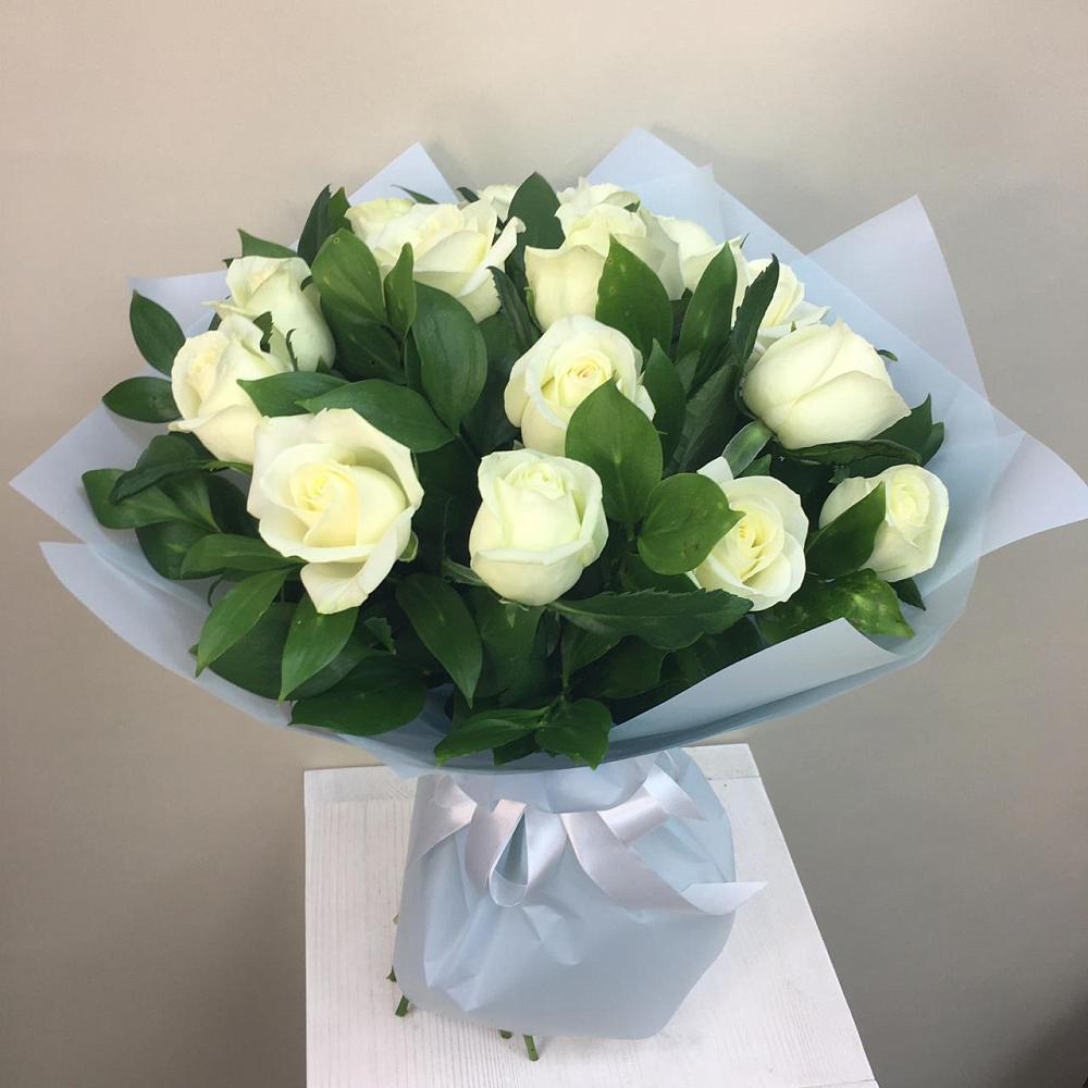 Букет 15 Белых роз Проуд в Первомайский