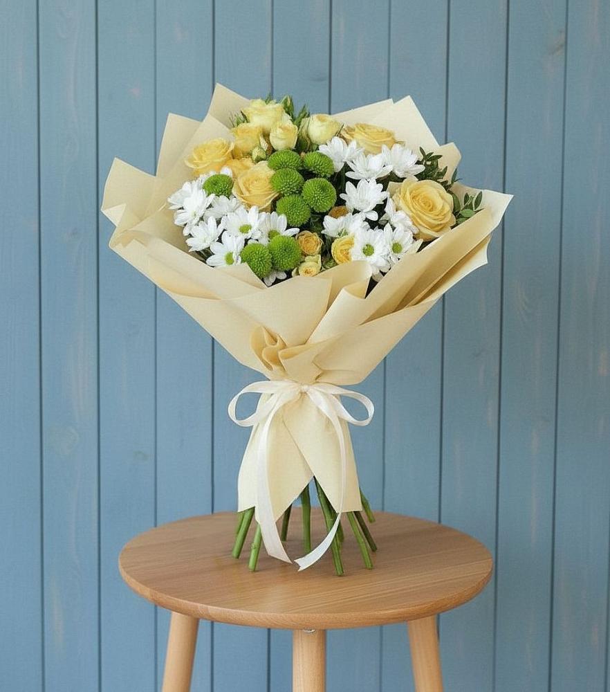 Букет цветов из: Хризантемы и Розы в Первомайский