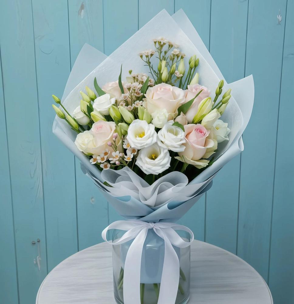 Букет цветов из: Розы и Лизиантусы в Первомайский