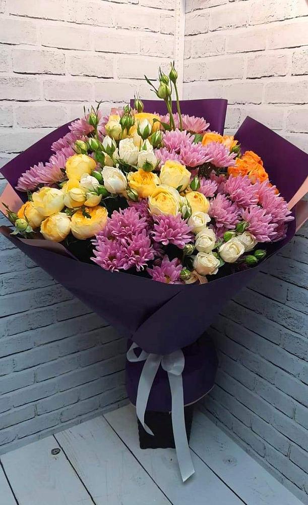 Букет цветов из: Хризантемы и Розы в Первомайский