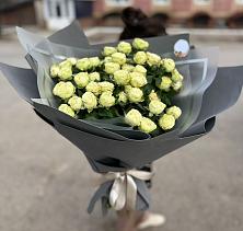 Букет Белые кустовые розы Солинеро в Первомайский