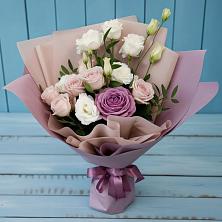 Букет цветов из:  Розы и Лизиантусы в Первомайский
