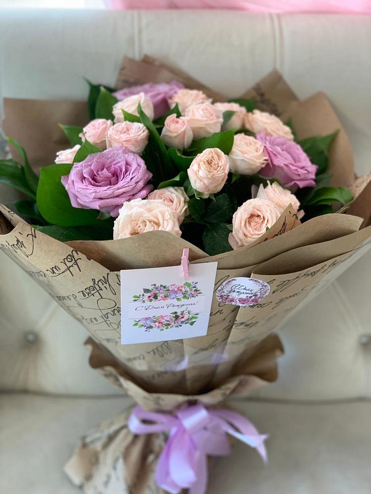 Букет цветов из: Розы в Первомайский