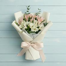 Букет цветов из:  Альстромерии в Первомайский