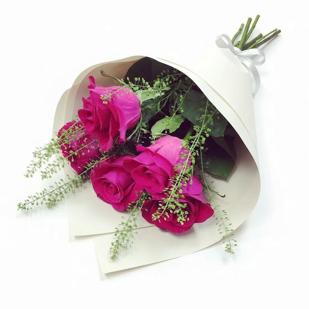 Букет цветов из: Розы в Первомайский