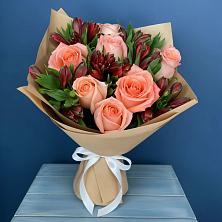Букет цветов из:  Розы и Альстромерии в Первомайский