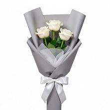 Букет 3 белые розы в Первомайский