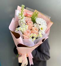 Букет цветов из:  Хризантемы и Розы в Первомайский