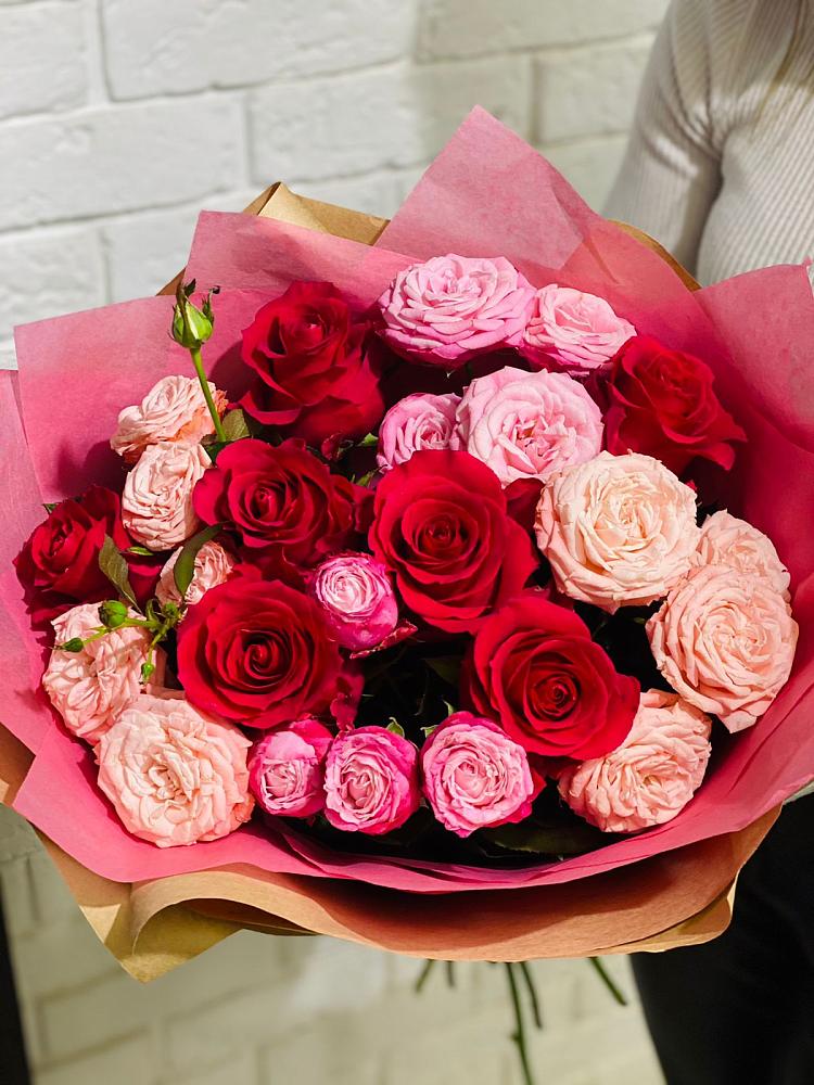 Букет цветов из: Розы в Первомайский