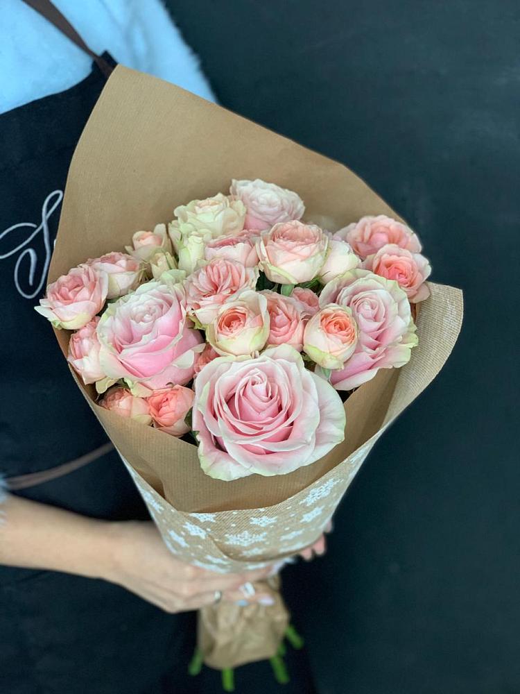 Букет цветов из: Хризантемы и Розы в Первомайский