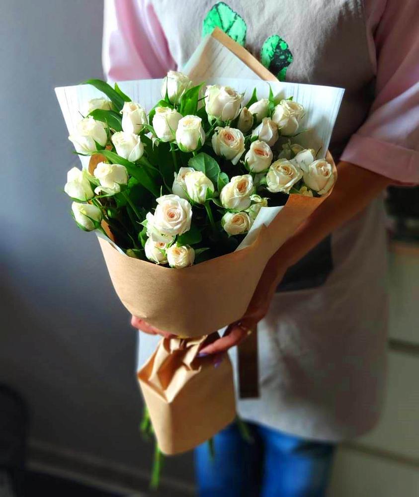 Букет цветов из: Розы в Первомайский