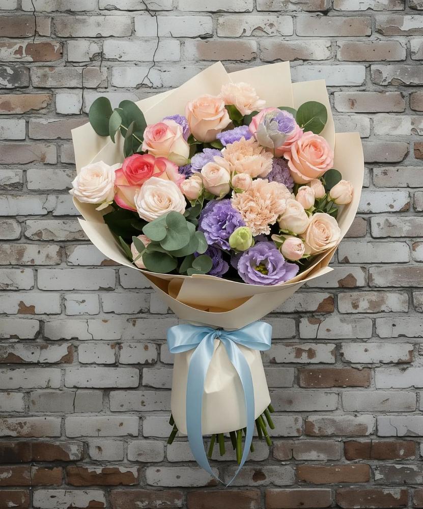 Букет цветов из: Розы, Лизиантусы и Гвоздики в Первомайский