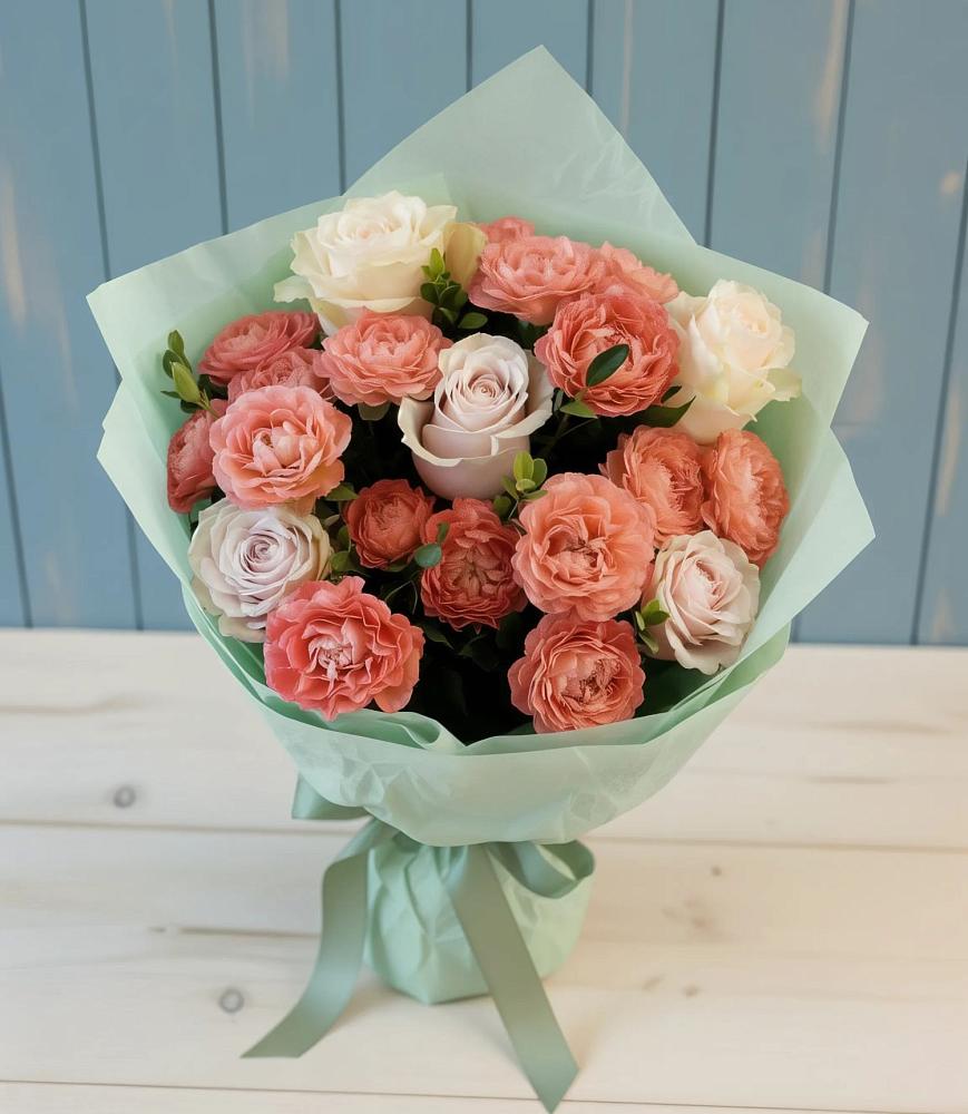 Букет цветов из: Розы в Первомайский