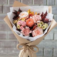 Букет цветов из:  Гвоздики, Хризантемы и Розы в Первомайский