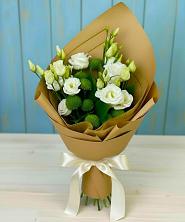 Букет цветов из:  Хризантемы и Лизиантусы в Первомайский