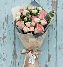 Букет цветов из:  Розы в Первомайский