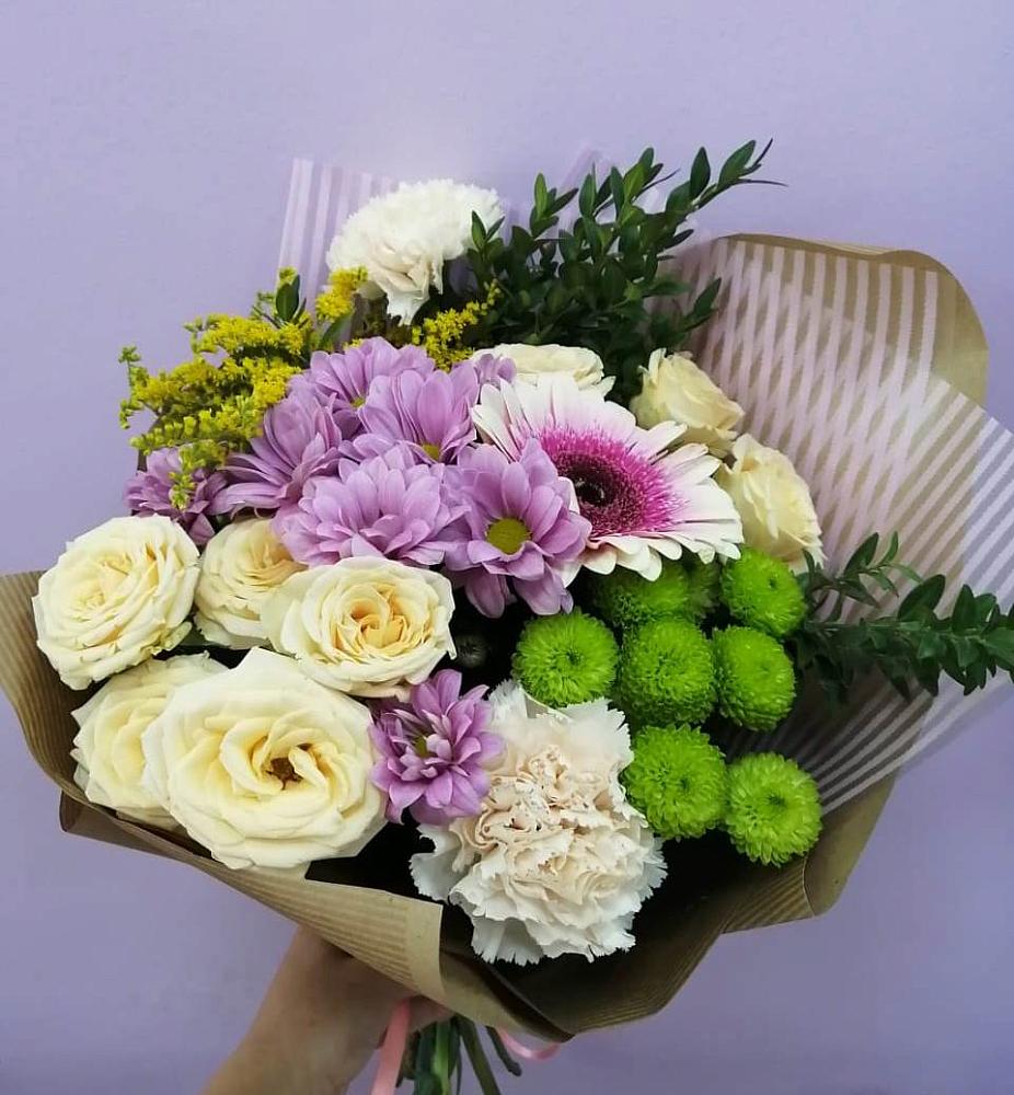 Букет цветов из: Хризантемы, Розы, Гвоздики и Герберы в Первомайский