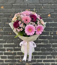 Букет цветов из:  Герберы и Хризантемы в Первомайский