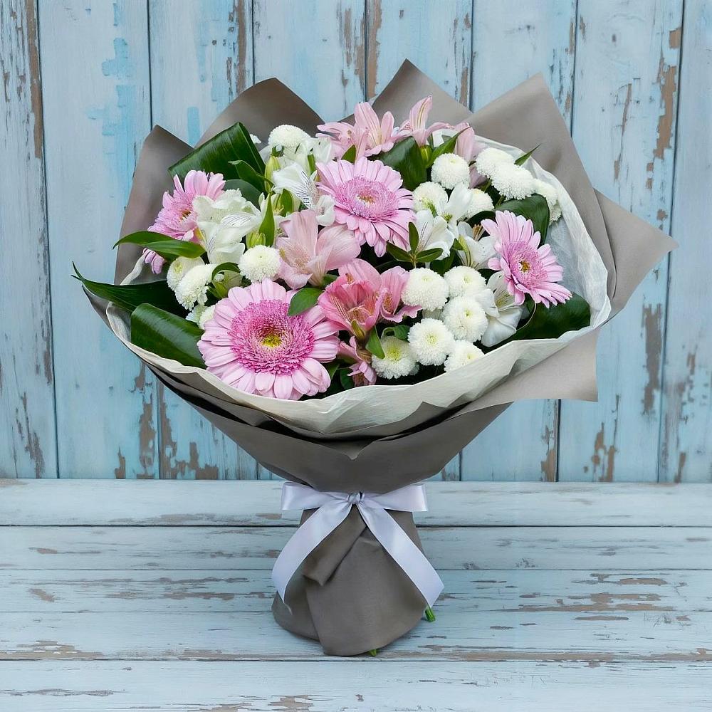 Букет цветов из: Герберы, Альстромерии и Хризантемы в Первомайский