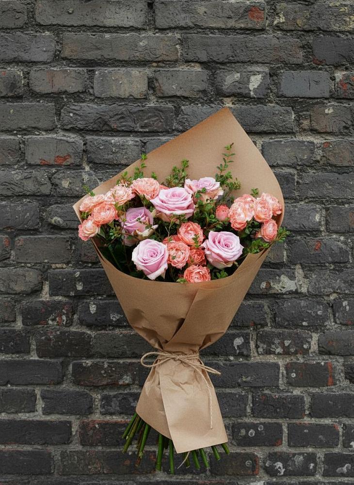 Букет цветов из: Розы в Первомайский