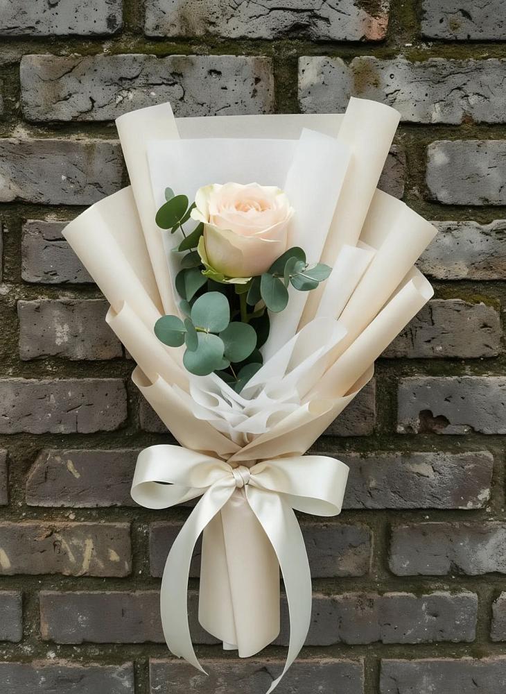 Букет цветов из: Розы в Первомайский