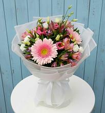 Букет цветов из:  Герберы, Альстромерии и Лизиантусы в Первомайский