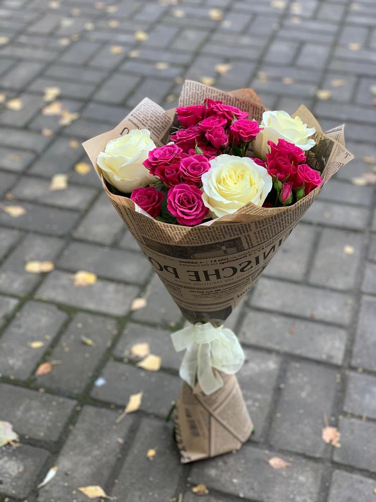 Букет цветов из: Розы в Первомайский