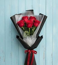 Букет цветов из:  Розы в Первомайский