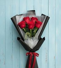 Букет цветов из:  Розы в Первомайский