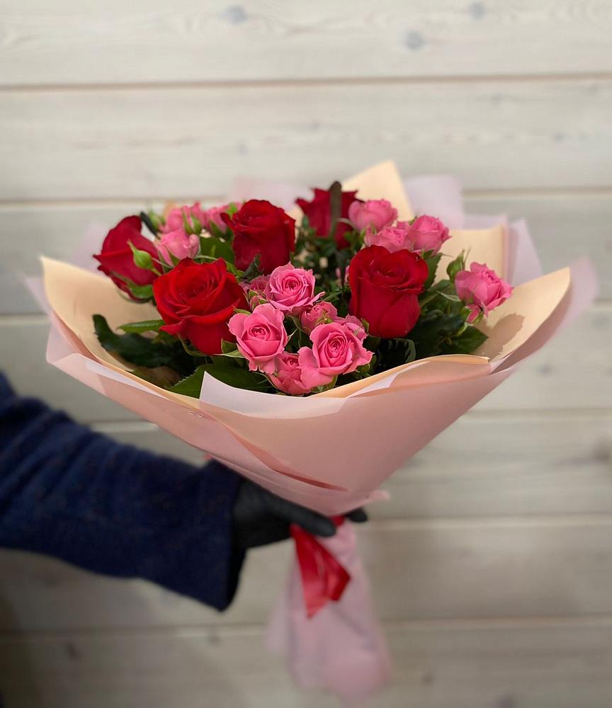 Букет цветов из: Розы в Первомайский