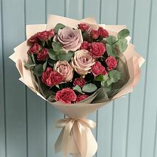 Букет цветов из:  Гвоздики и Розы в Первомайский