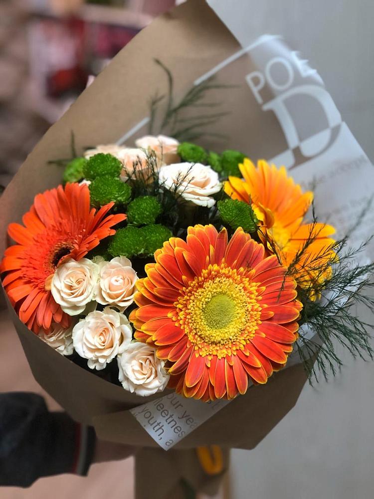 Букет цветов из: Герберы, Хризантемы и Розы в Первомайский