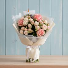 Букет цветов из:  Розы в Первомайский