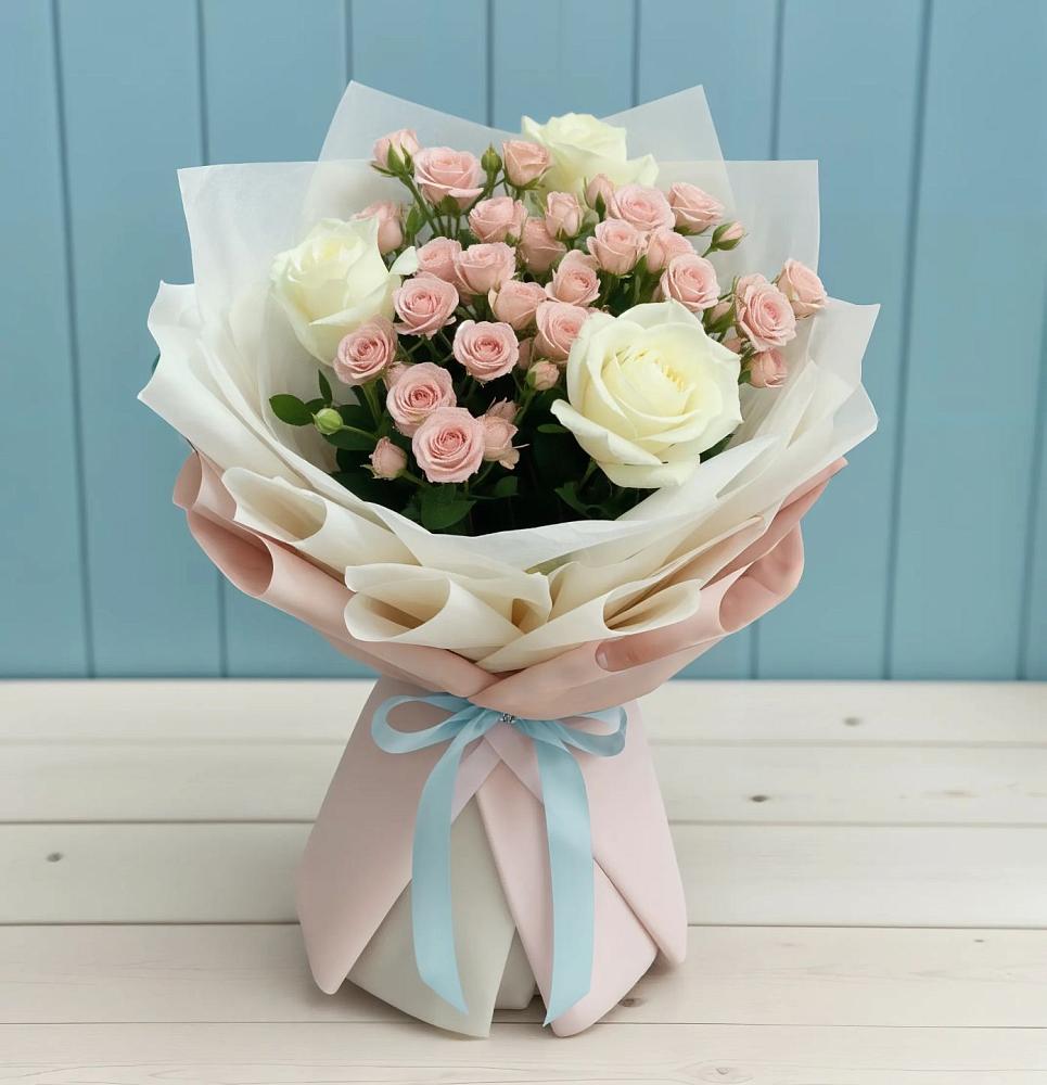 Букет цветов из: Розы в Первомайский