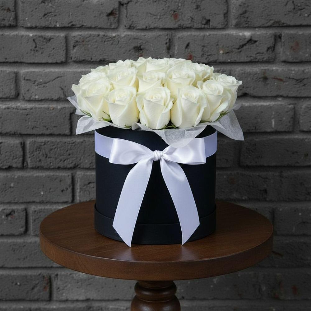 Цветочная композиция из Розы в шляпной коробке в Первомайский