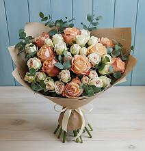 Букет цветов из:  Альстромерии и Розы в Первомайский