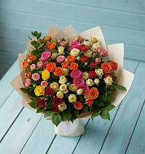 Букет Микс из разноцветных кустовых роз в Первомайский